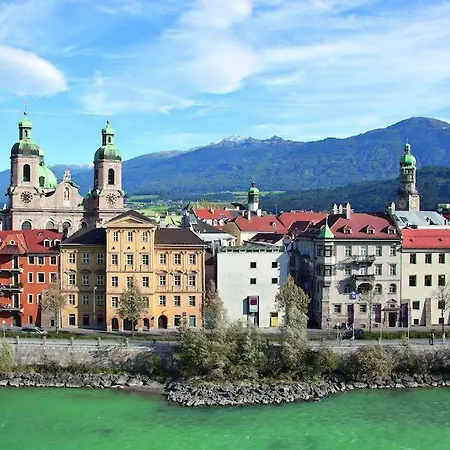 Maximilian In Old Town Apartment