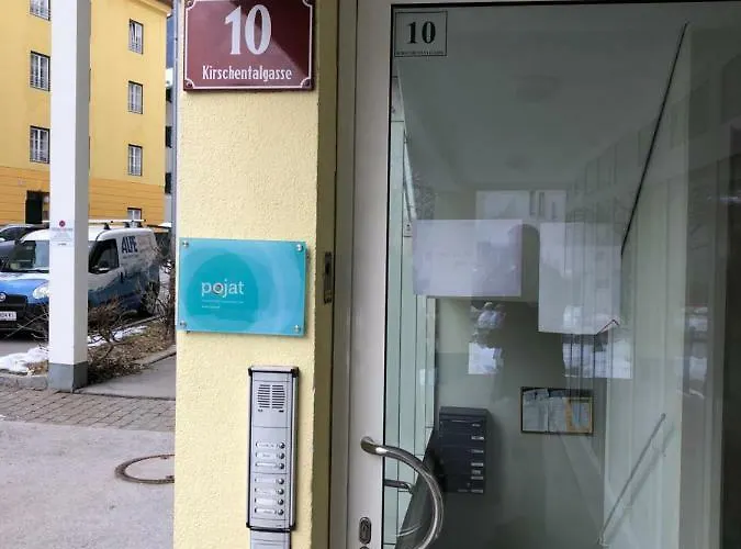 Maximilian In Old Town Инсбрук